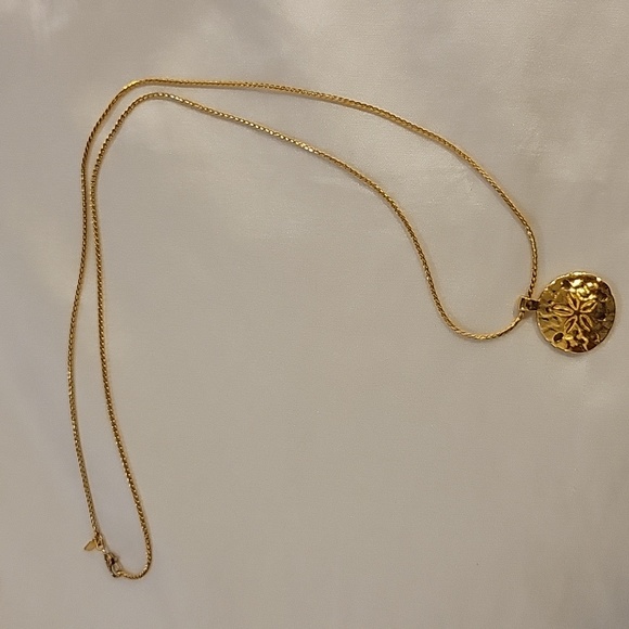 Vintage Signed Monet Gold Sand Dollar Pendant Necklace. 22" Long - Picture 7 of 8